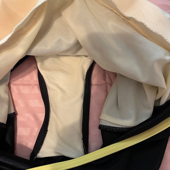 It Figures! NWT black/yellow full coverage one piece swimsuit. Size 18. - Picture 11 of 11